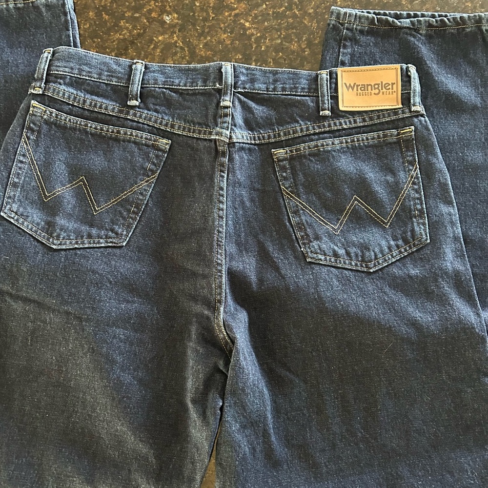 Wrangler Men's Dark Blue Relaxed Jeans